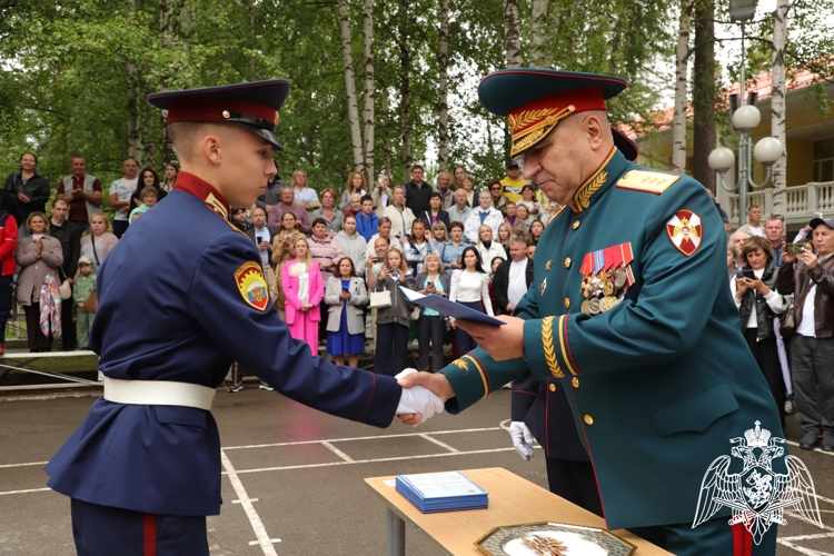 В ДОБРЫЙ ПУТЬ, ДОРОГИЕ ВЫПУСКНИКИ!