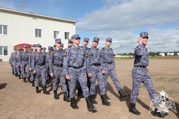КАДЕТЫ НА ПОЛЕВОМ ВЫХОДЕ В ВОЕННОМ ИНСТИТУТЕ