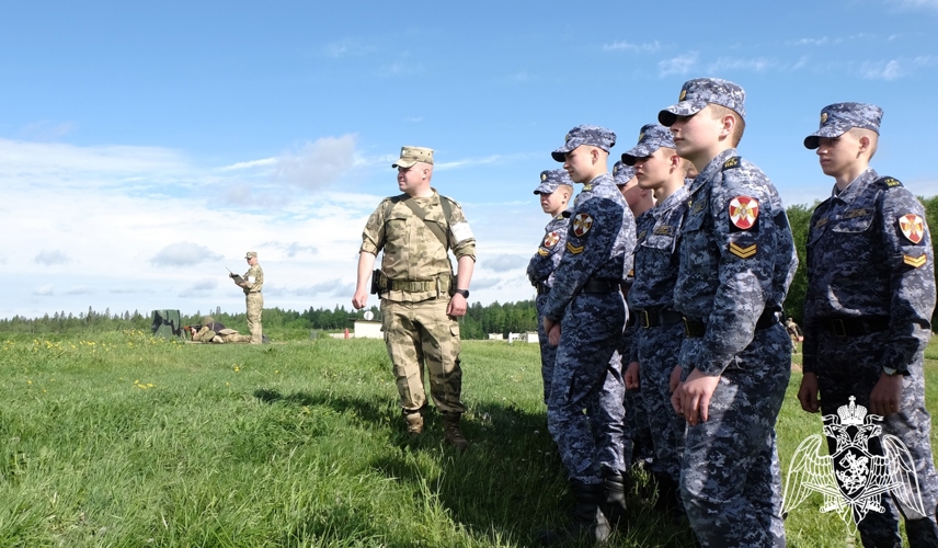 КАДЕТЫ НА ПОЛЕВОМ ВЫХОДЕ В ВОЕННОМ ИНСТИТУТЕ
