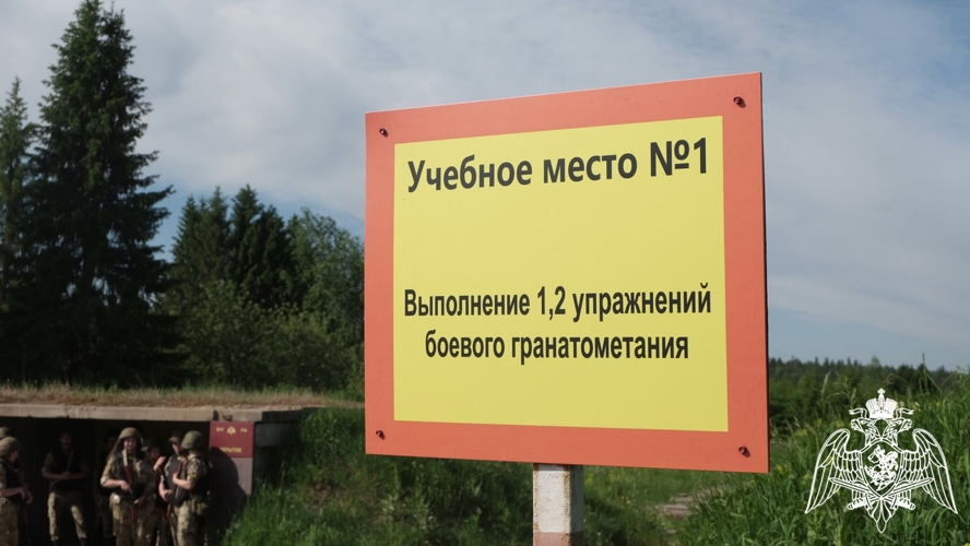 КАДЕТЫ НА ПОЛЕВОМ ВЫХОДЕ В ВОЕННОМ ИНСТИТУТЕ