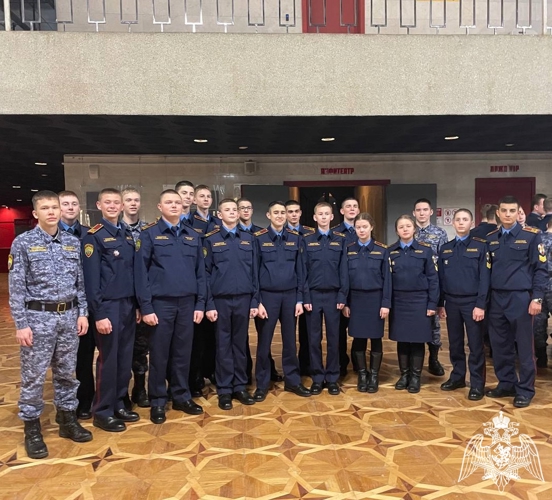 ВЕЧЕР В ТЕАТРЕ