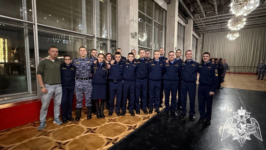 ВЕЧЕР В ТЕАТРЕ