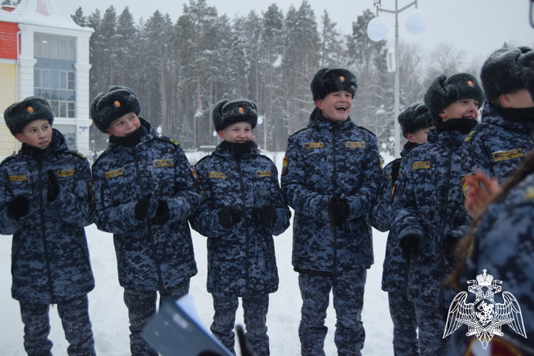 НОВОГОДНИЙ СЮРПРИЗ ОТ СТАРШИХ ТОВАРИЩЕЙ