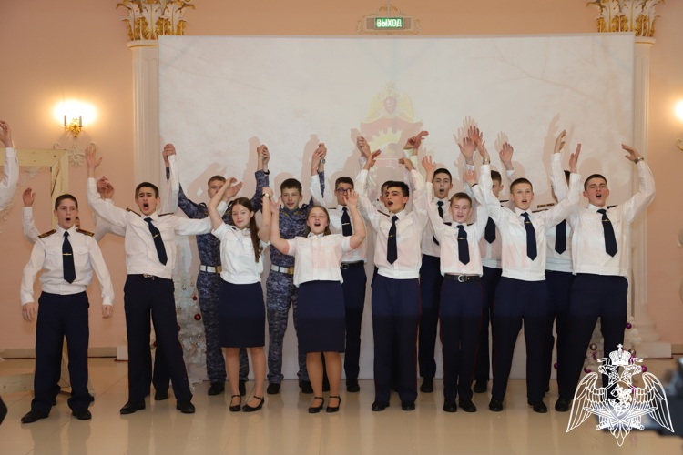 НОВОГОДНЕЕ НАСТРОЕНИЕ В КРУГУ ДРУЗЕЙ