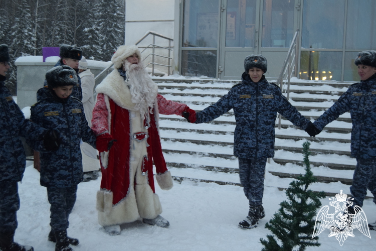НОВОГОДНИЙ СЮРПРИЗ ОТ СТАРШИХ ТОВАРИЩЕЙ