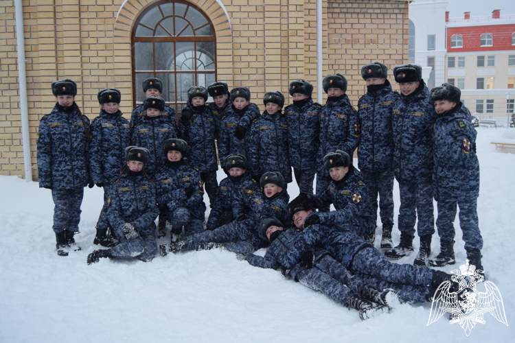 НОВОГОДНИЙ СЮРПРИЗ ОТ СТАРШИХ ТОВАРИЩЕЙ