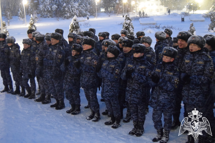 НОВОГОДНИЙ СЮРПРИЗ ОТ СТАРШИХ ТОВАРИЩЕЙ