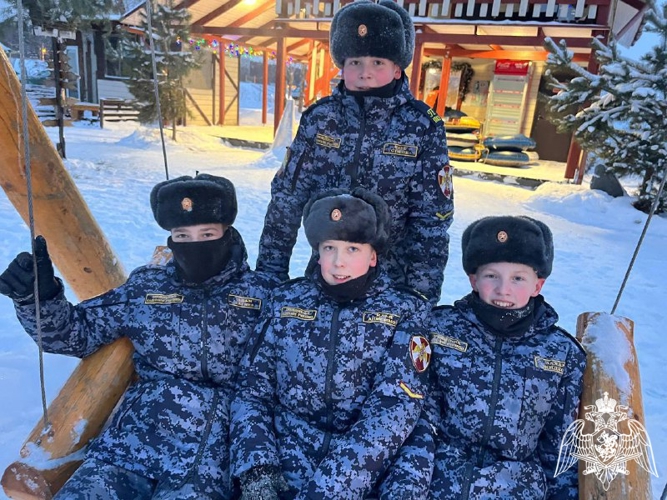 ПРАЗДНИК НА СНЕГУ: ВЕСЕЛЫЕ ЗИМНИЕ ЗАБАВЫ КАДЕТ