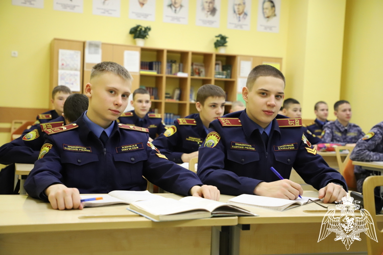 ДОВЕРИЕ И ОТВЕТСТВЕННОСТЬ: ДЕНЬ САМОУПРАВЛЕНИЯ В КАДЕТСКОМ УЧИЛИЩЕ
