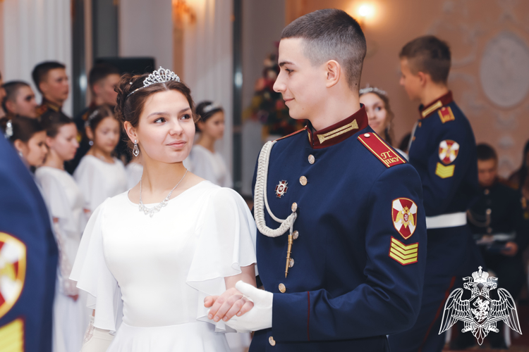 Праздник традиций: блестящие мгновения кадетского бала