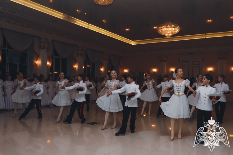 Праздник традиций: блестящие мгновения кадетского бала