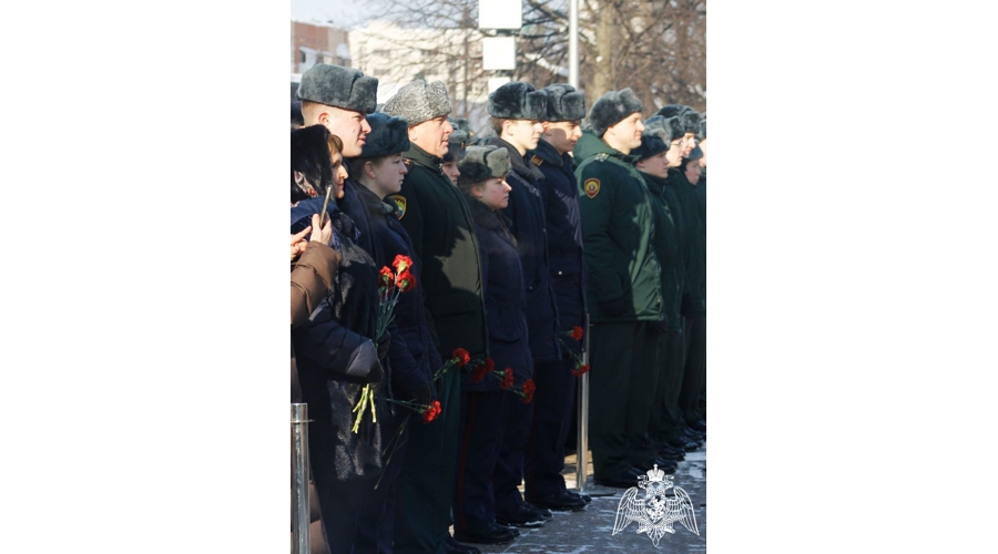 ВОЗЛОЖЕНИЕ ЦВЕТОВ В ЧЕСТЬ ЗАЩИТНИКОВ РОДИНЫ