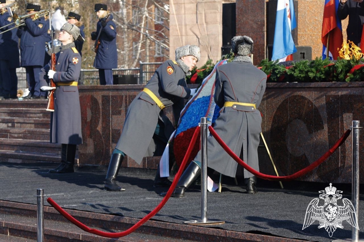 ВОЗЛОЖЕНИЕ ЦВЕТОВ В ЧЕСТЬ ЗАЩИТНИКОВ РОДИНЫ