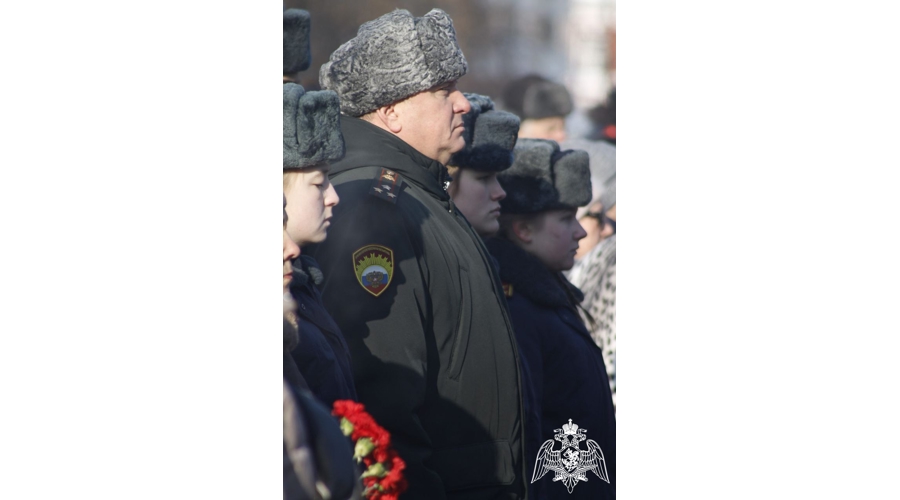 ВОЗЛОЖЕНИЕ ЦВЕТОВ В ЧЕСТЬ ЗАЩИТНИКОВ РОДИНЫ