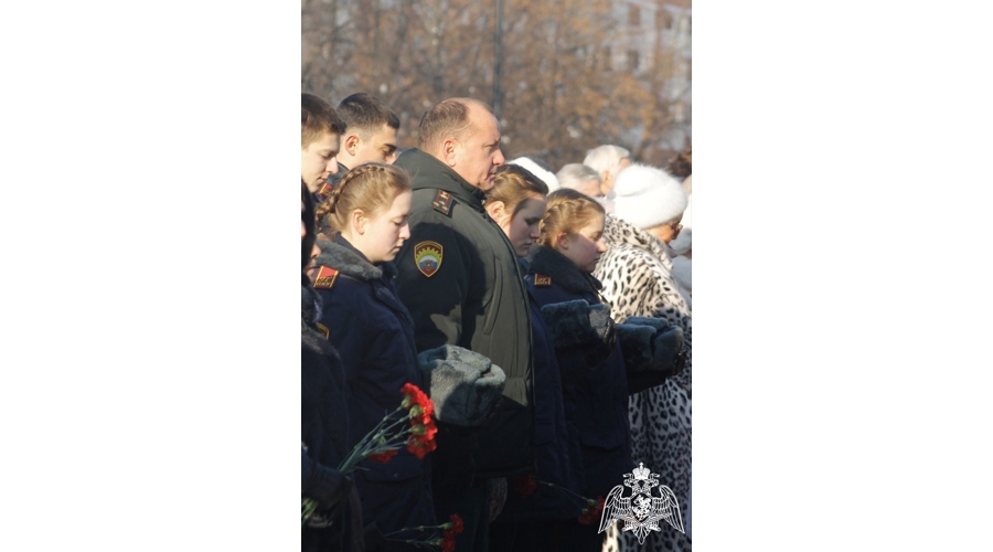 ВОЗЛОЖЕНИЕ ЦВЕТОВ В ЧЕСТЬ ЗАЩИТНИКОВ РОДИНЫ
