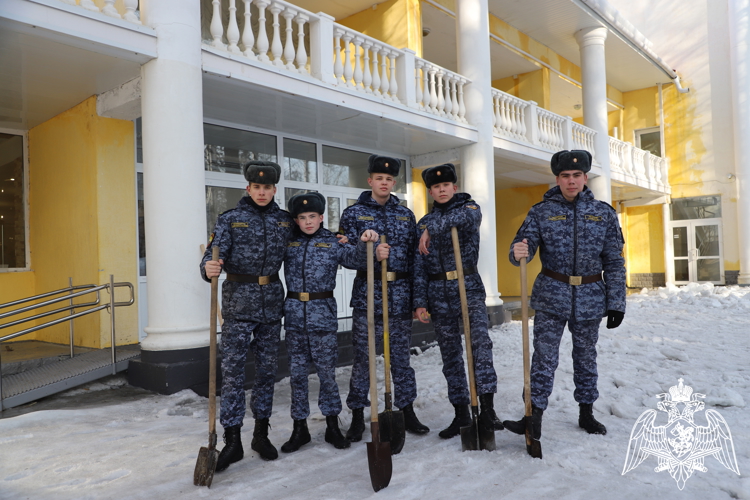 Свежий воздух и чистый двор: весна в кадетском училище
