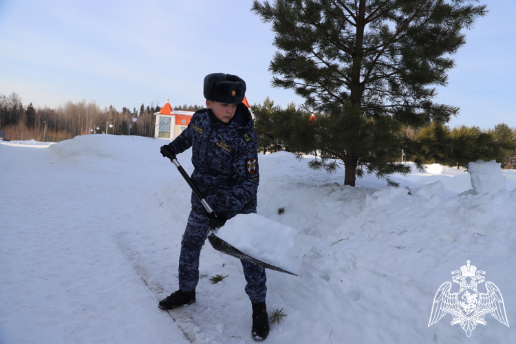 Свежий воздух и чистый двор: весна в кадетском училище