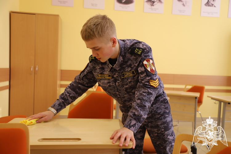 Свежий воздух и чистый двор: весна в кадетском училище