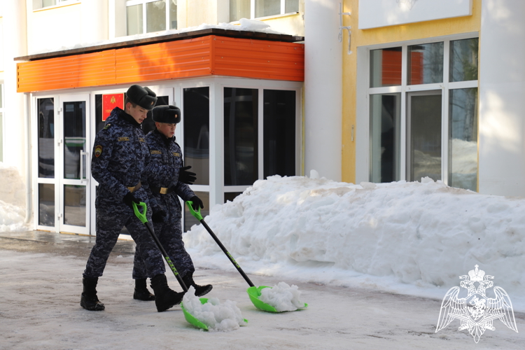 Свежий воздух и чистый двор: весна в кадетском училище