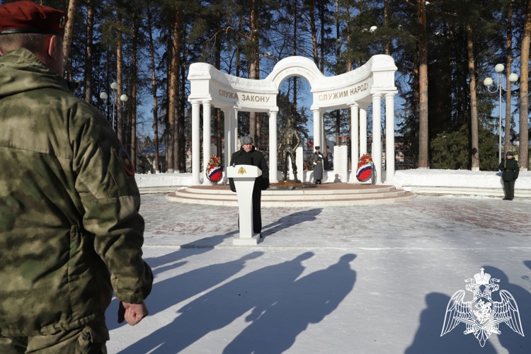 КАДЕТЫ ПОЧТИЛИ ПАМЯТЬ ГЕРОЯ РОССИИ ФЕДОРА КУЗЬМИНА