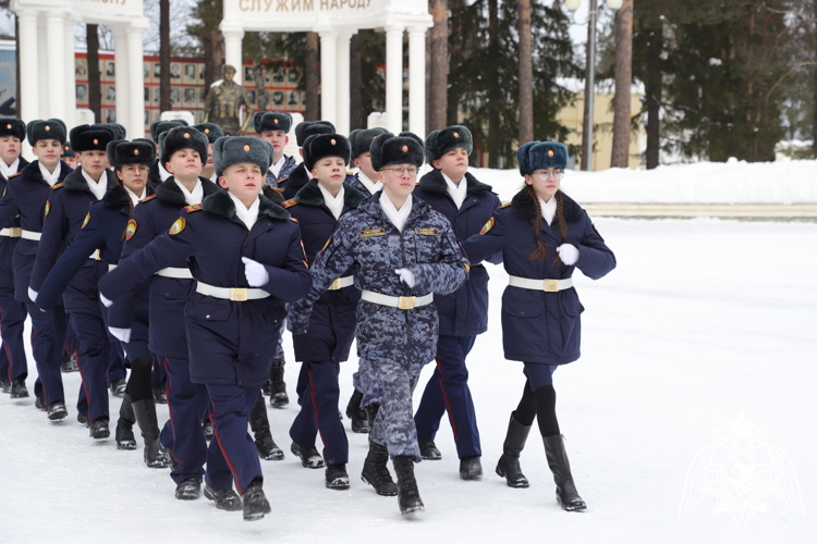 КАДЕТЫ ПОКАЗАЛИ ВЫСШИЙ КЛАСС НА СМОТРЕ СТРОЯ И ПЕСНИ