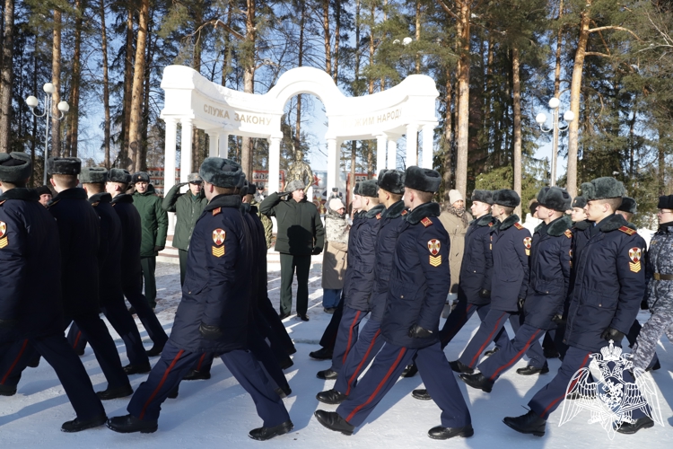 КАДЕТЫ ПОЧТИЛИ ПАМЯТЬ ГЕРОЯ РОССИИ ФЕДОРА КУЗЬМИНА