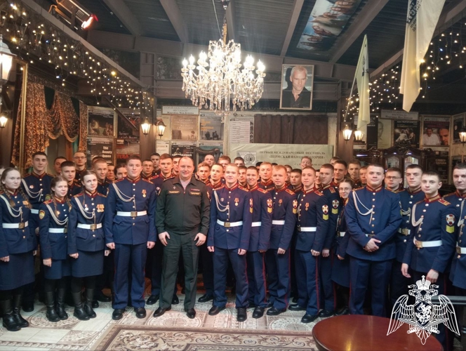 КАДЕТЫ В ТЕАТРЕ «У МОСТА»