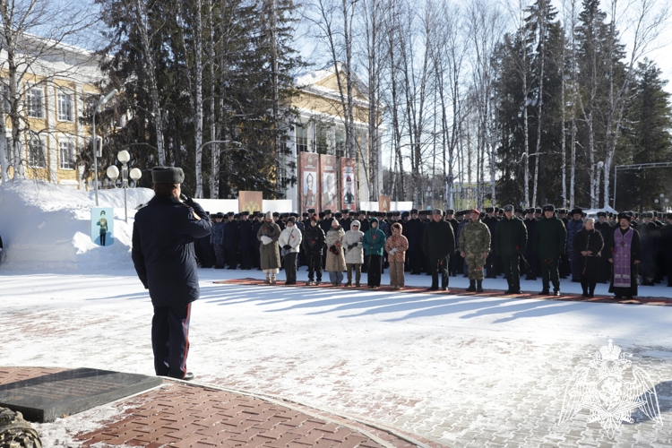 КАДЕТЫ ПОЧТИЛИ ПАМЯТЬ ГЕРОЯ РОССИИ ФЕДОРА КУЗЬМИНА