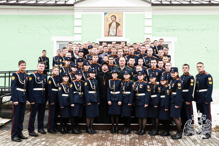 Кадеты на торжественном богослужении