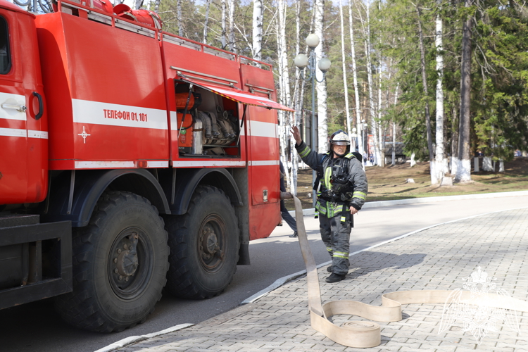 ОТ ТЕОРИИ К ПРАКТИКЕ: В КАДЕТСКОМ УЧИЛИЩЕ ПРОШЛИ ПОЖАРНО-ТАКТИЧЕСКИЕ УЧЕНИЯ