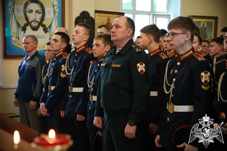 Кадеты на торжественном богослужении