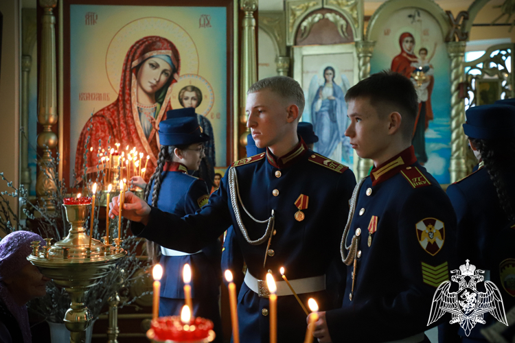 Кадеты на торжественном богослужении