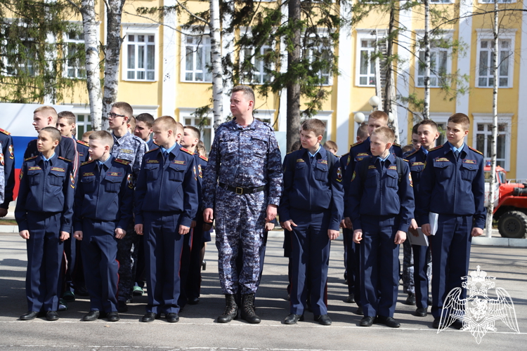 ОТ ТЕОРИИ К ПРАКТИКЕ: В КАДЕТСКОМ УЧИЛИЩЕ ПРОШЛИ ПОЖАРНО-ТАКТИЧЕСКИЕ УЧЕНИЯ