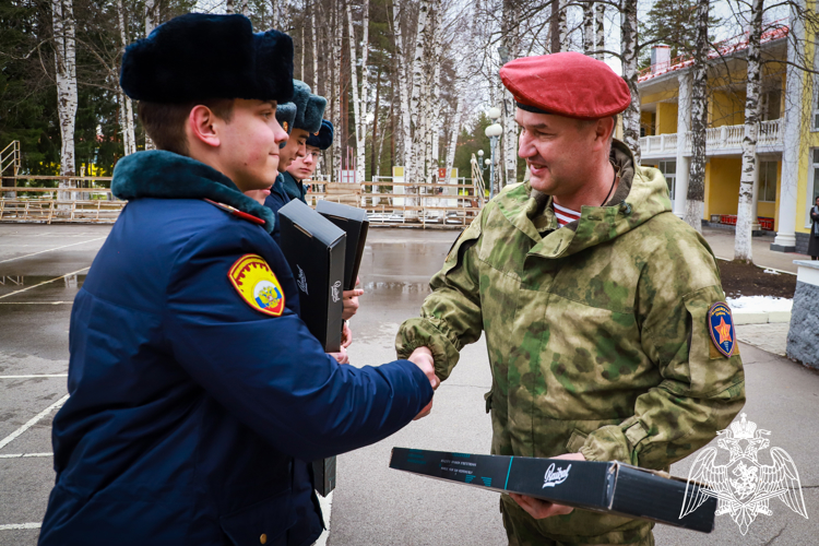 ОРУЖИЕ ДЛЯ БУДУЩИХ ЗАЩИТНИКОВ