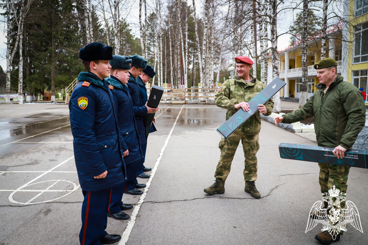 ОРУЖИЕ ДЛЯ БУДУЩИХ ЗАЩИТНИКОВ