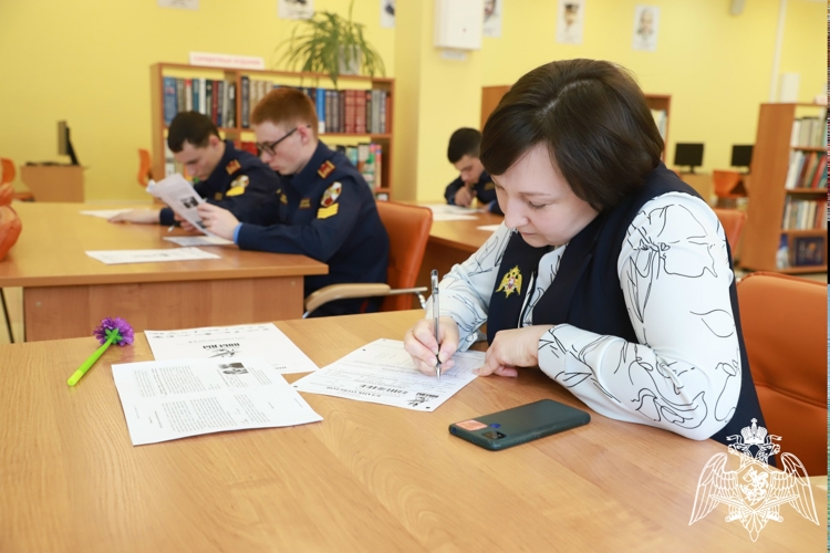 ДИКТАНТ ПОБЕДЫ: КАДЕТЫ ПОМНЯТ ПОДВИГ ПРЕДКОВ