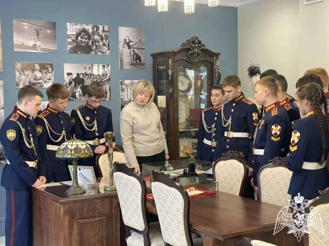 Кадеты окунулись в мир искусства