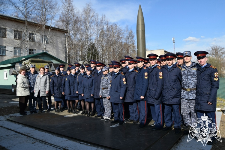 СПУСК В БУНКЕР — ПОГРУЖЕНИЕ В ИСТОРИЮ