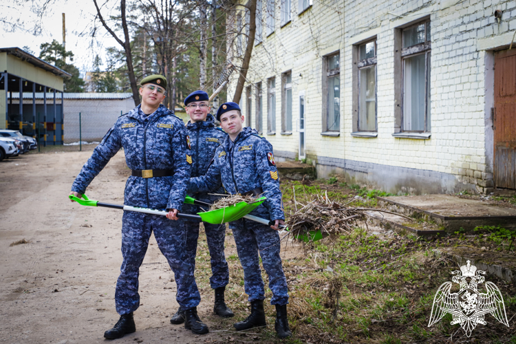 ГОТОВИМСЯ К 1 МАЯ: ТРУДОВОЙ ДЕСАНТ КАДЕТ