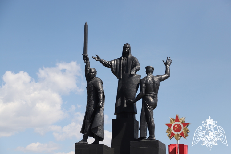 КАДЕТЫ В РИТМЕ «ВАЛЬСА ПОБЕДЫ»