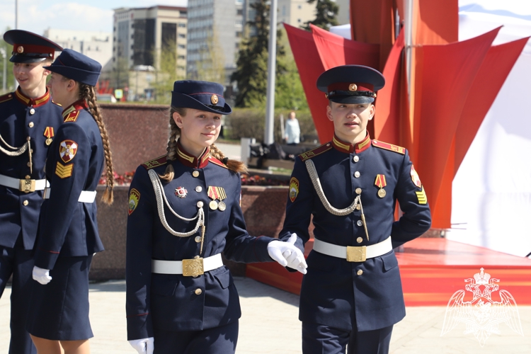 КАДЕТЫ В РИТМЕ «ВАЛЬСА ПОБЕДЫ»