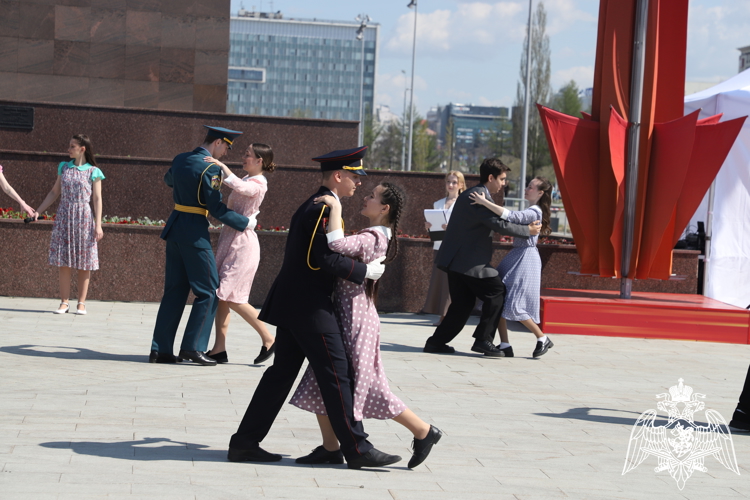 КАДЕТЫ В РИТМЕ «ВАЛЬСА ПОБЕДЫ»