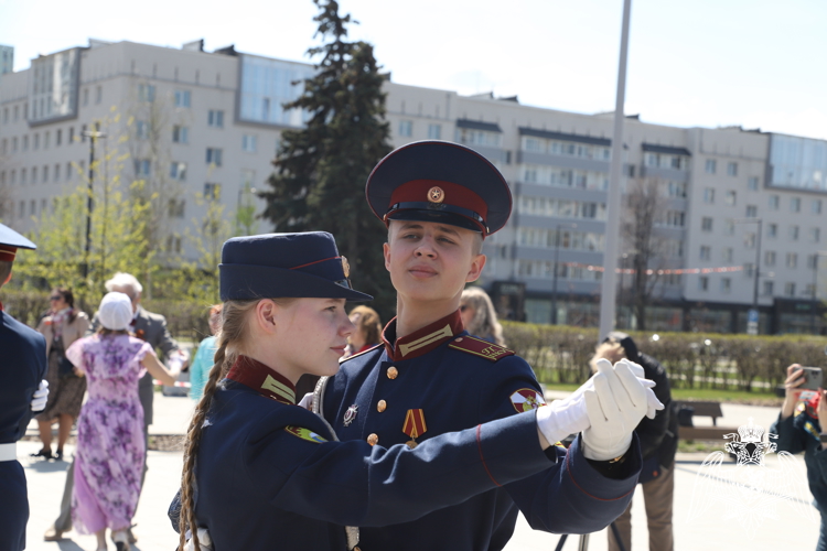 КАДЕТЫ В РИТМЕ «ВАЛЬСА ПОБЕДЫ»