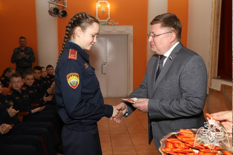 КАДЕТЫ ПОЛУЧИЛИ МЕДАЛИ ЗА УЧАСТИЕ В ПАРАДЕ ПАМЯТИ