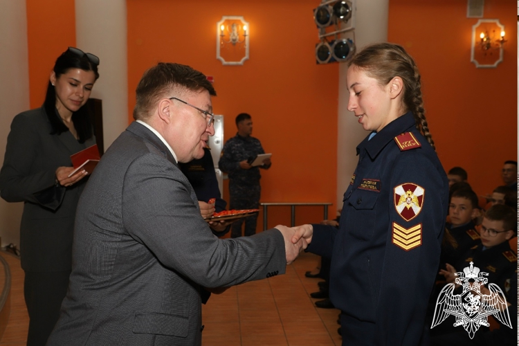 КАДЕТЫ ПОЛУЧИЛИ МЕДАЛИ ЗА УЧАСТИЕ В ПАРАДЕ ПАМЯТИ