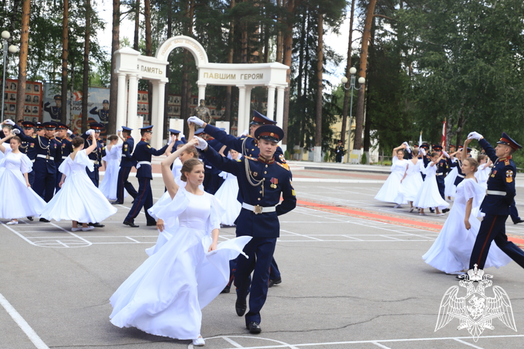 ДОБРОГО ВАМ ПУТИ, ДОРОГИЕ ВЫПУСКНИКИ!