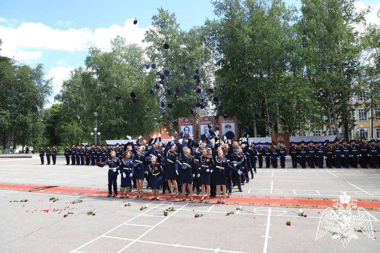 ДОБРОГО ВАМ ПУТИ, ДОРОГИЕ ВЫПУСКНИКИ!