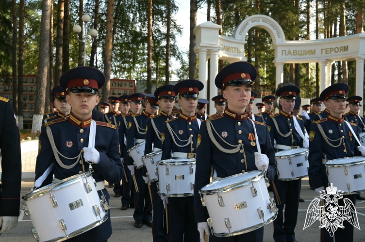 УВЕРЕННЫМ ШАГОМ — В НОВЫЙ УЧЕБНЫЙ ГОД!
