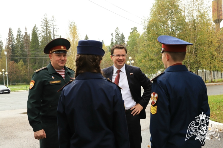КУРС НА ПАТРИОТИЗМ: РАБОЧАЯ ПОЕЗДКА ДЕПУТАТА В КАДЕТСКОЕ УЧИЛИЩЕ