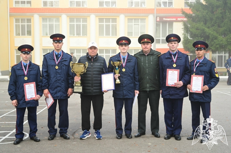 ОТ УЧЕБНОГО КОВРА К ПЬЕДЕСТАЛУ РОСГВАРДИИ